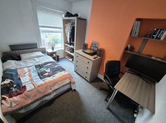 Bedroom 2 (4).Jpg