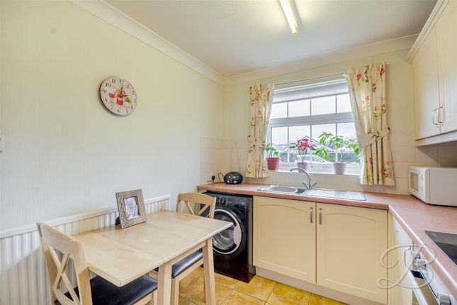 32, Hereford Avenue, Mansfield photo 3