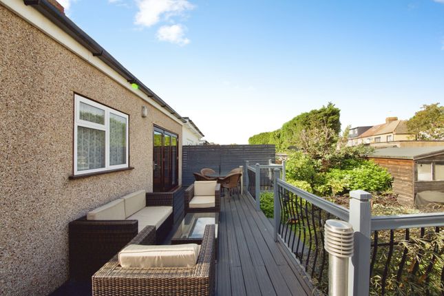 53, Barton Avenue, Romford photo 4