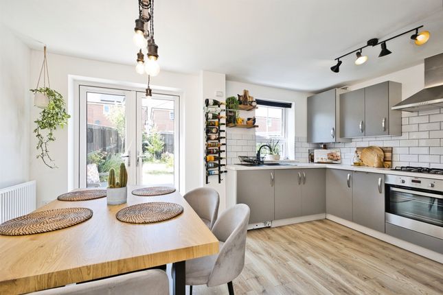 24, Honeycomb Vale, CHARD photo 4