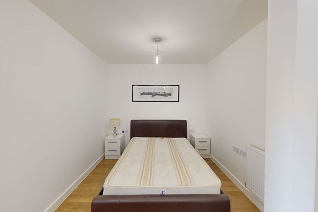 102, Moro Apartments, London photo 4