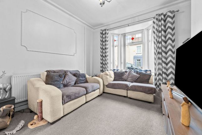 32 Carisbrooke Road, Newport photo 3