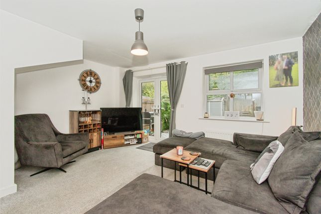 Mapplewell Road, CASTLEFORD photo 4