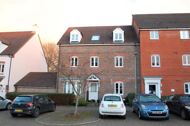 2 bed flat to rent in Hanbury Square, Petersfield GU31