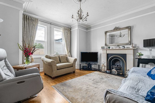 26, Fordbridge Road, Surrey photo 2