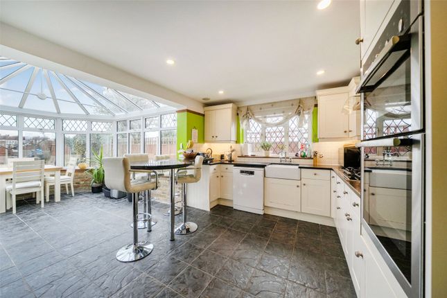 24, Bourn Avenue, Uxbridge photo 2