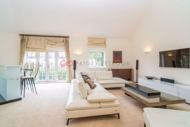 Flat 15 and 16, Eastcote Road, PINNER photo 3