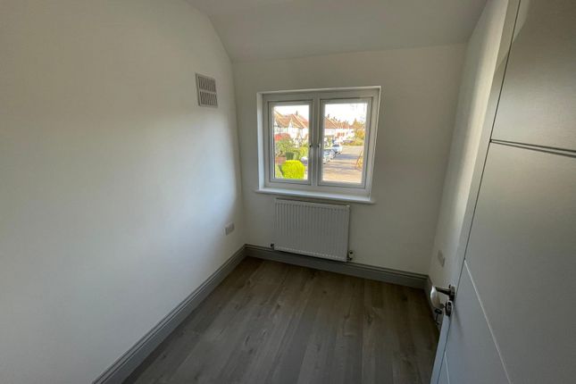 50, Lawn Close, Ruislip photo 4