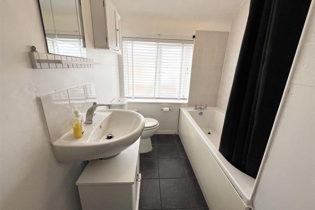 Town house for sale in Tansley Avenue, Wigston