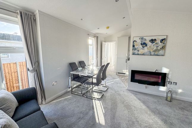 3 Kay Avenue, Weybridge Park Estate, Addlestone photo 4