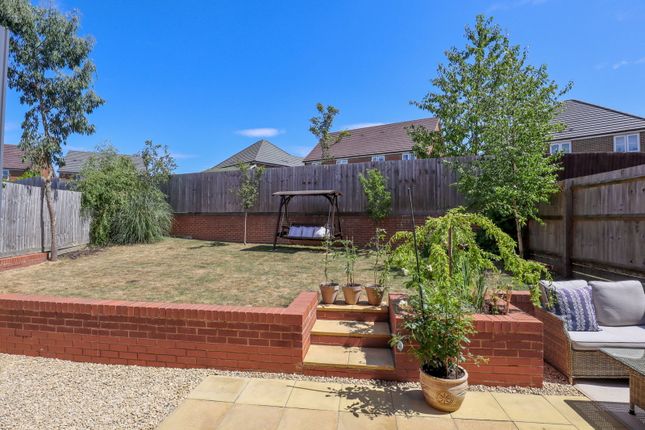 7, Hawthorn Close, Calne photo 4