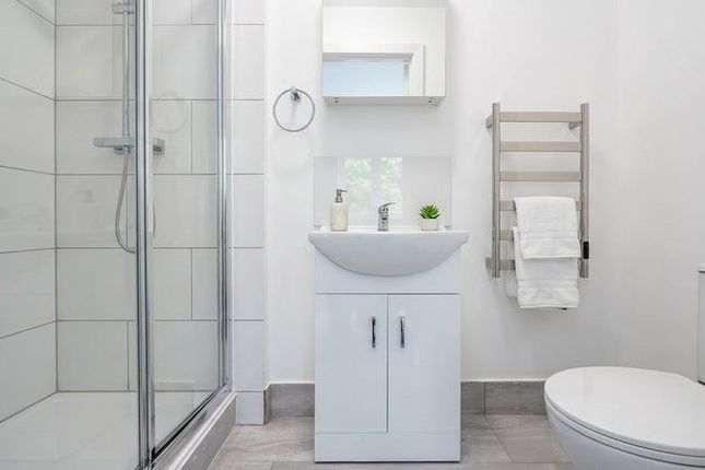 53 Brookhill Road, London photo 3