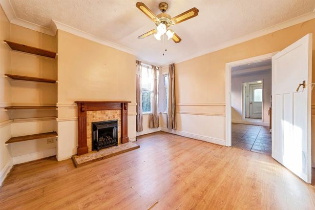 71, Harlaxton Road, GRANTHAM photo 2