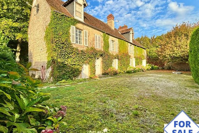 Country house for sale in Pre-En-Pail, Pays-De-La-Loire, 53140, France