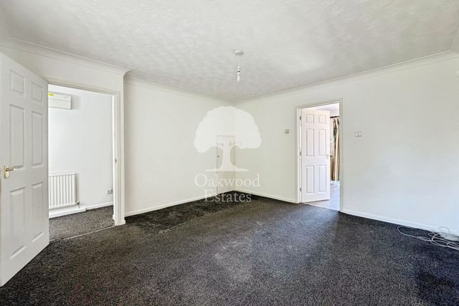 29, Moore Close, Slough photo 2