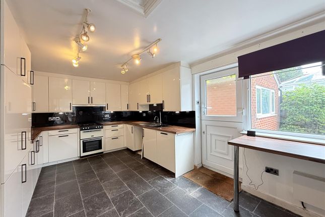 38, Bank Road, Stalybridge photo 2