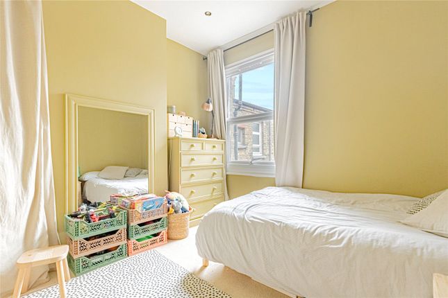 Flat for sale in Clementina Road, Leyton, London