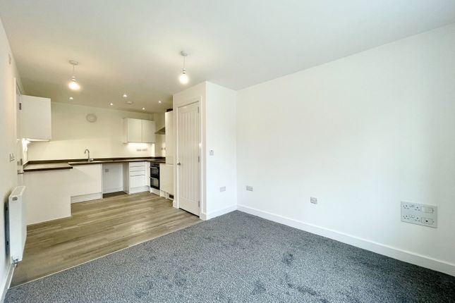 7 Herbert Close, Stockport photo 3