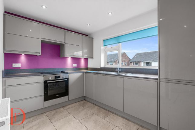 Flat for sale in Valley Close, Loughton