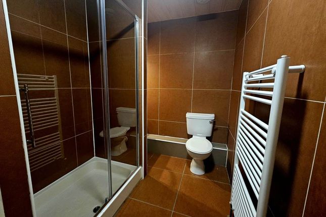 Room 3, 15 Brook Gardens, Dundee photo 5