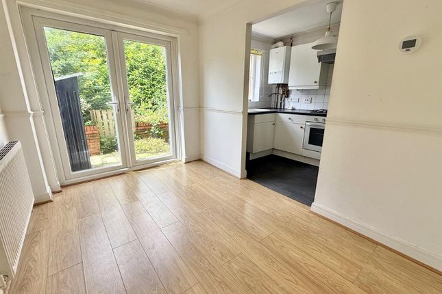 5, Sutton Close, Macclesfield photo 3
