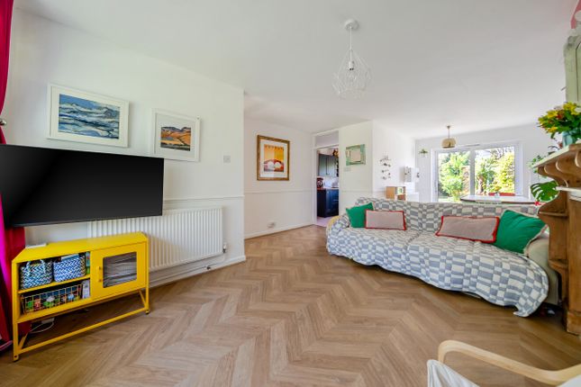 5, Whitley Close, West Sussex photo 3