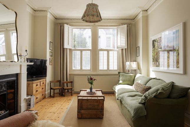 10, Stirling Road, London photo 2