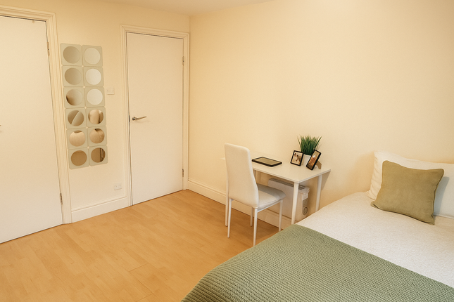 Flat 1A 93, Fairbridge Road, London photo 2