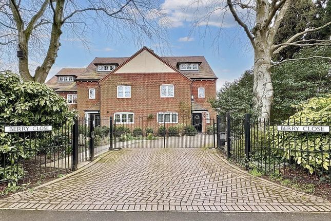 Thumbnail Detached house to rent in Berry Close, Farringdon