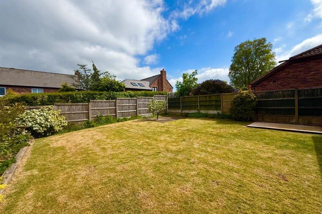 18, Cornfield Close, Macclesfield photo 2