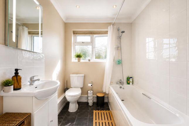 4 Holmwood Court, Keymer Road, Hassocks photo 3