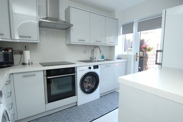 2, Vallis Close, Poole photo 4