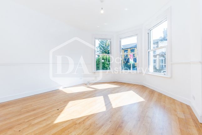 Thumbnail Flat to rent in Duckett Road, Harringay, London