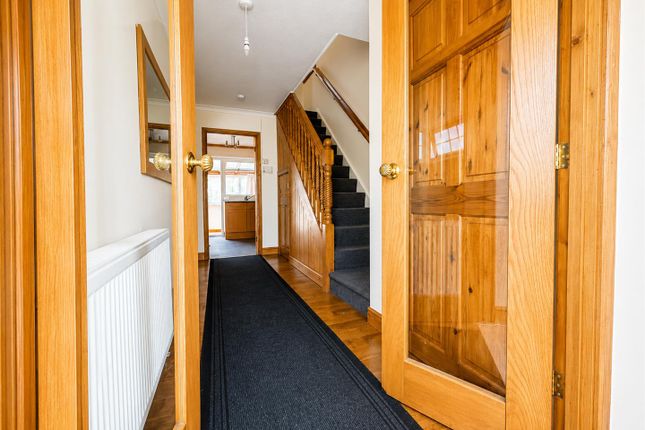 20, Griffin Close, Slough photo 2