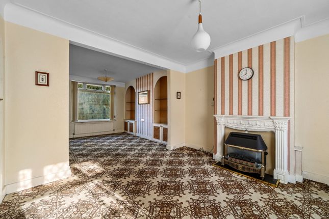 79, Sky Peals Road, Woodford Green photo 4
