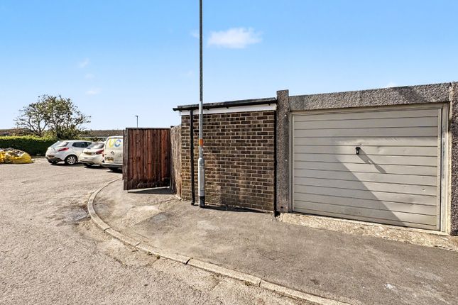 21 Drake Close, Daventry, Northamptonshire photo 2