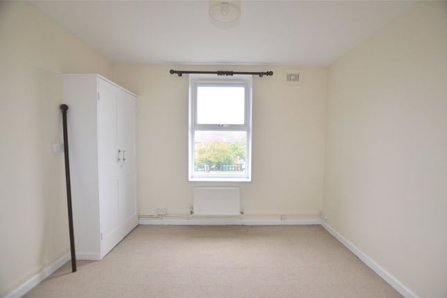 24, Twyford Road, Surrey photo 3