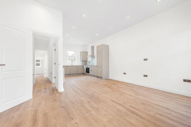 Top Floor Flat, 16, Sulina Road, London photo 2