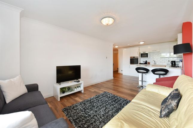 Flat for sale in Free Trade Wharf, Wapping