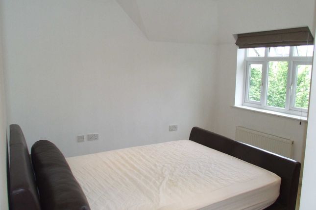 6 Windsor Court, 9, Devonshire Road, Surrey photo 5