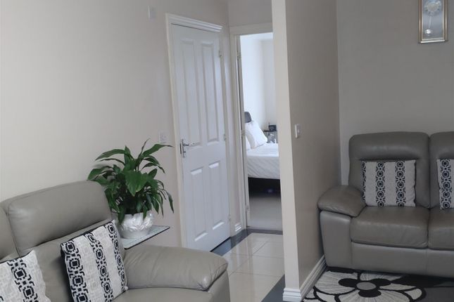 Town house for sale in Chancel Road, Wakefield
