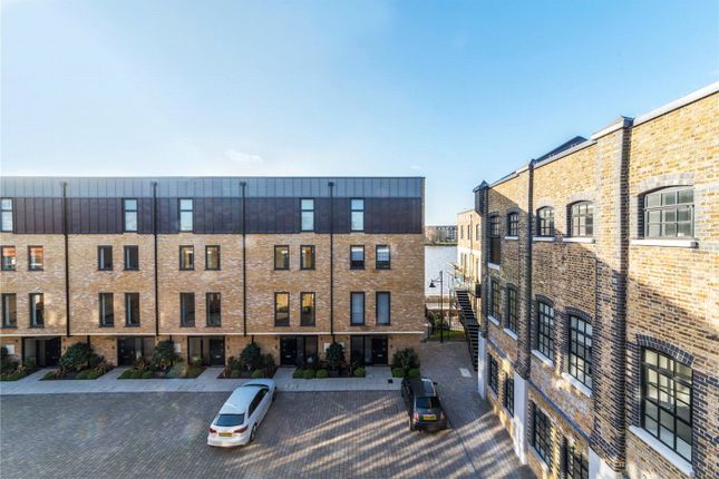 Flat to rent in Palace Wharf, Rainville Road, London
