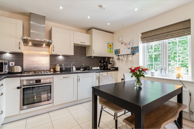 15, Kennedy Avenue, Buckinghamshire photo 4