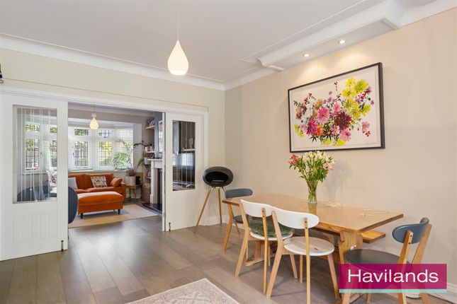 17, Broadfields Avenue, Winchmore Hill photo 4