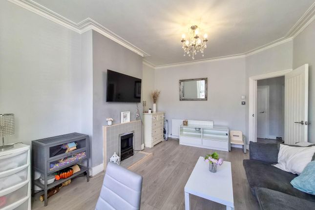 4A, Fleetwood Avenue, Westcliff-On-Sea photo 3