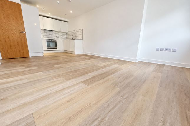 Flat 8, The Herbert Ashman Building, Bristol photo 3