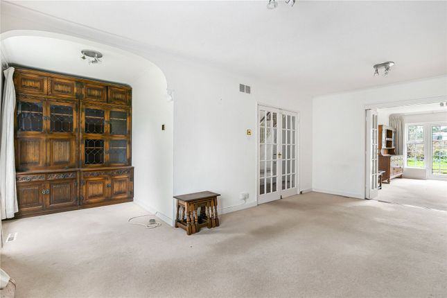29, Cotswold Close, Surrey photo 4