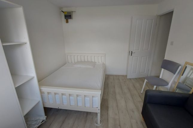 Room to rent in Howell Close, Chadwell Heath, Romford
