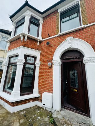 Thumbnail Terraced house to rent in Lansdowne Road, Seven Kings, Ilford