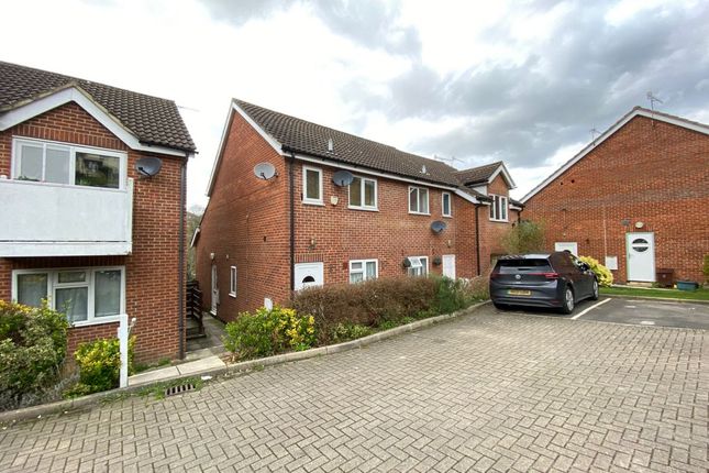 Maisonette to rent in Carrington Road, High Wycombe